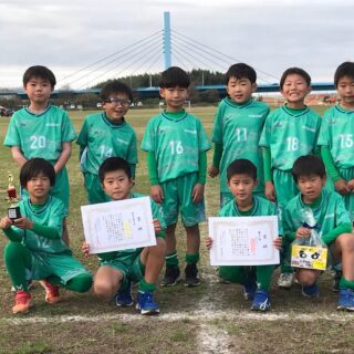 令和4年12月3日に第8回クリーニング専科みつくに杯少年サッカー大会U-9の部に出場し、2位ブロックにて3位の成績を納めました。_1