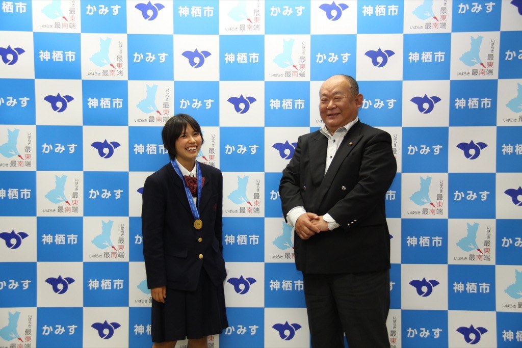 2014年 市サッカー協会長と鴨川選手
