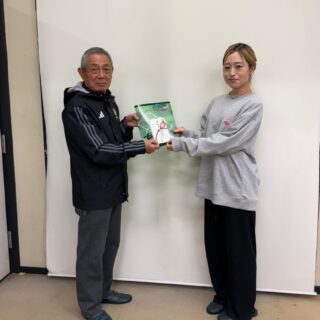 渡辺選手（母親代理授与）